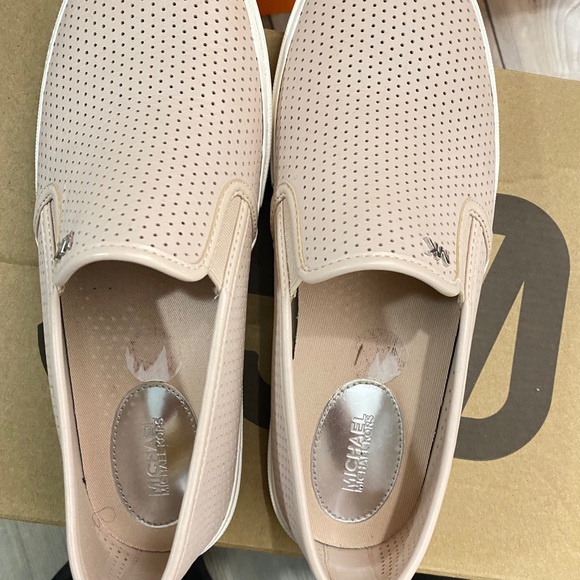 MK a slip on - Picture 3 of 5